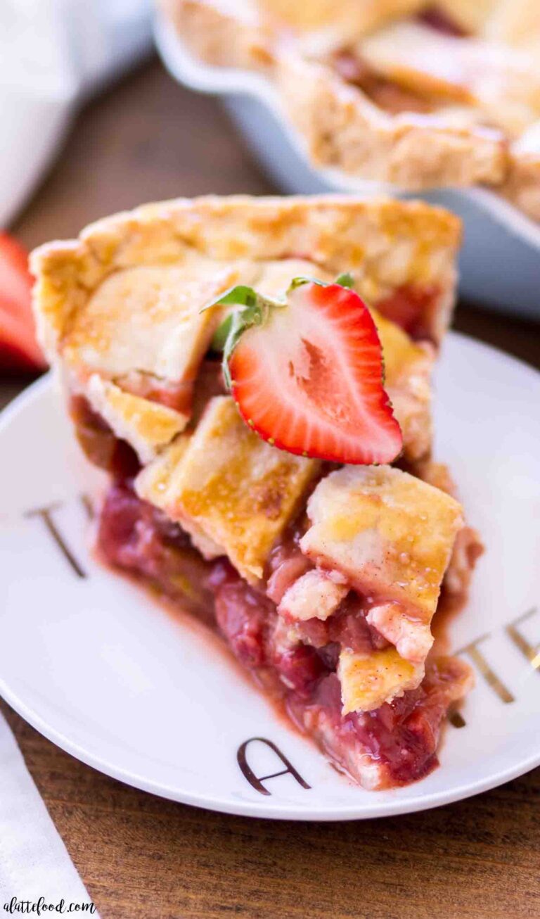 Homemade-Strawberry-Rhubarb-Pie-71.jpg