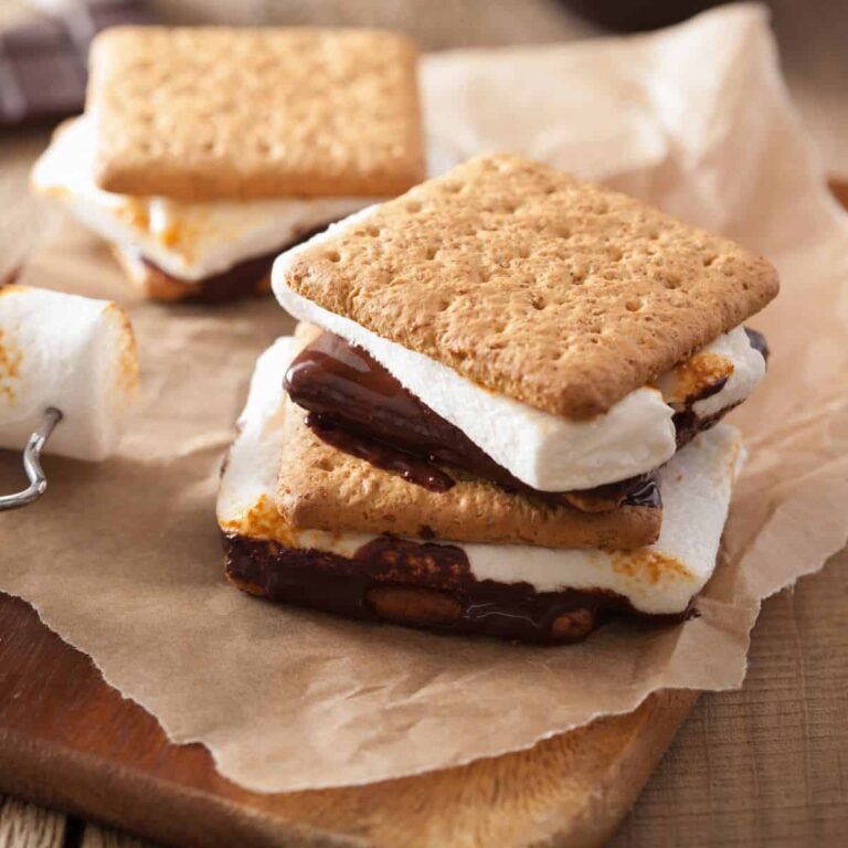 How-to-Make-SMores-in-the-Microwave-CO529-FE.jpg