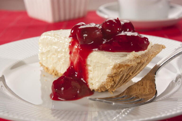 EDR-Very-Cherry-Cheesecake_ExtraLarge1000_ID-1175838.jpg