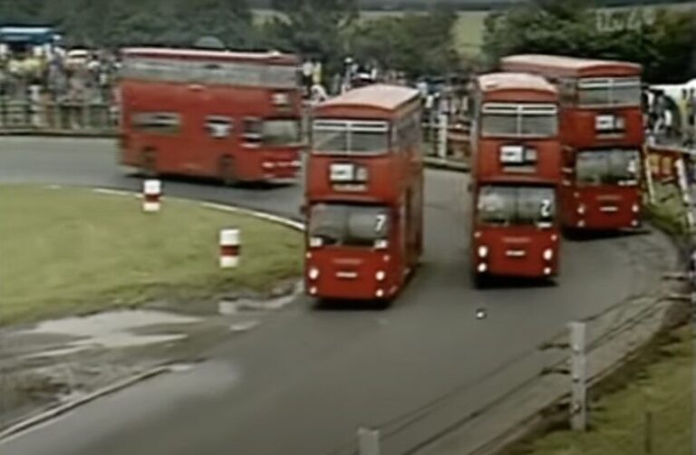 double-decker-bus-racing-830x543.jpg