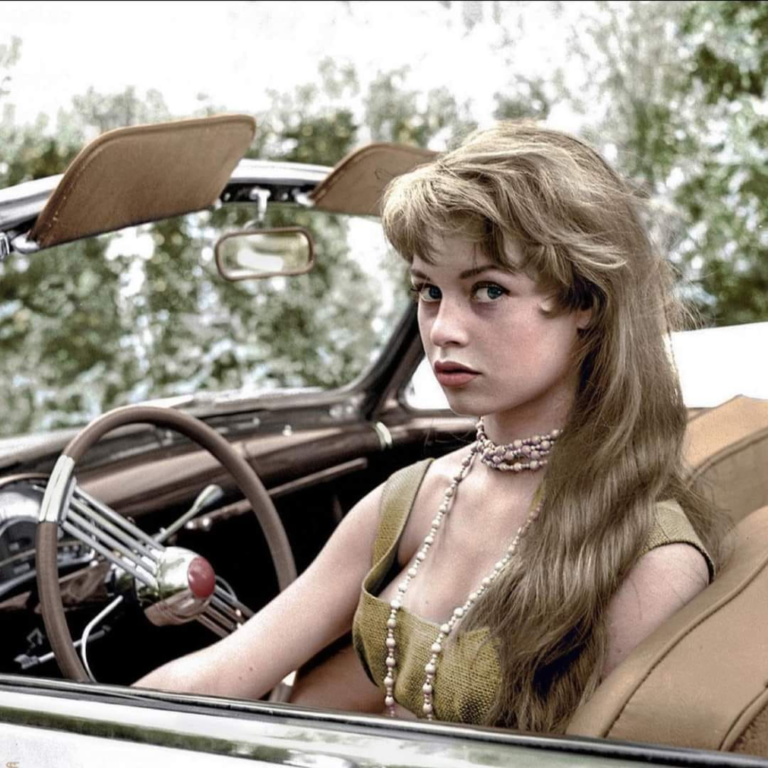 Young Brigitte Bardot.png