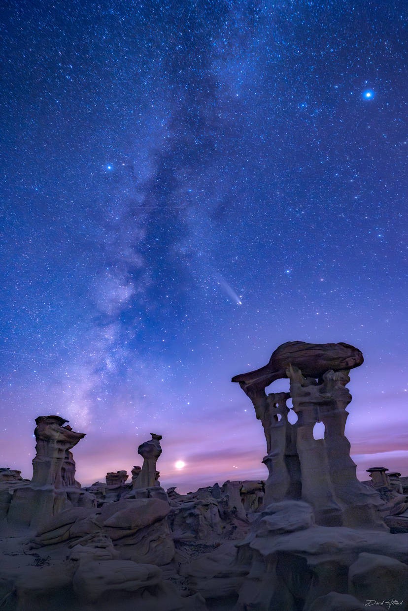 alien_throne_and_milky_way_with_bonus_comet_by_recalibration_dihjqiy-414w-2x