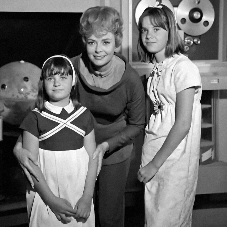 June-Lockhart-and-her-Daughters-Anne-and-June-on-the-Lost-In-Space-Set