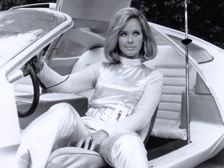 Colonel-Virginia-Lake-Wanda-Ventham-in-UFO