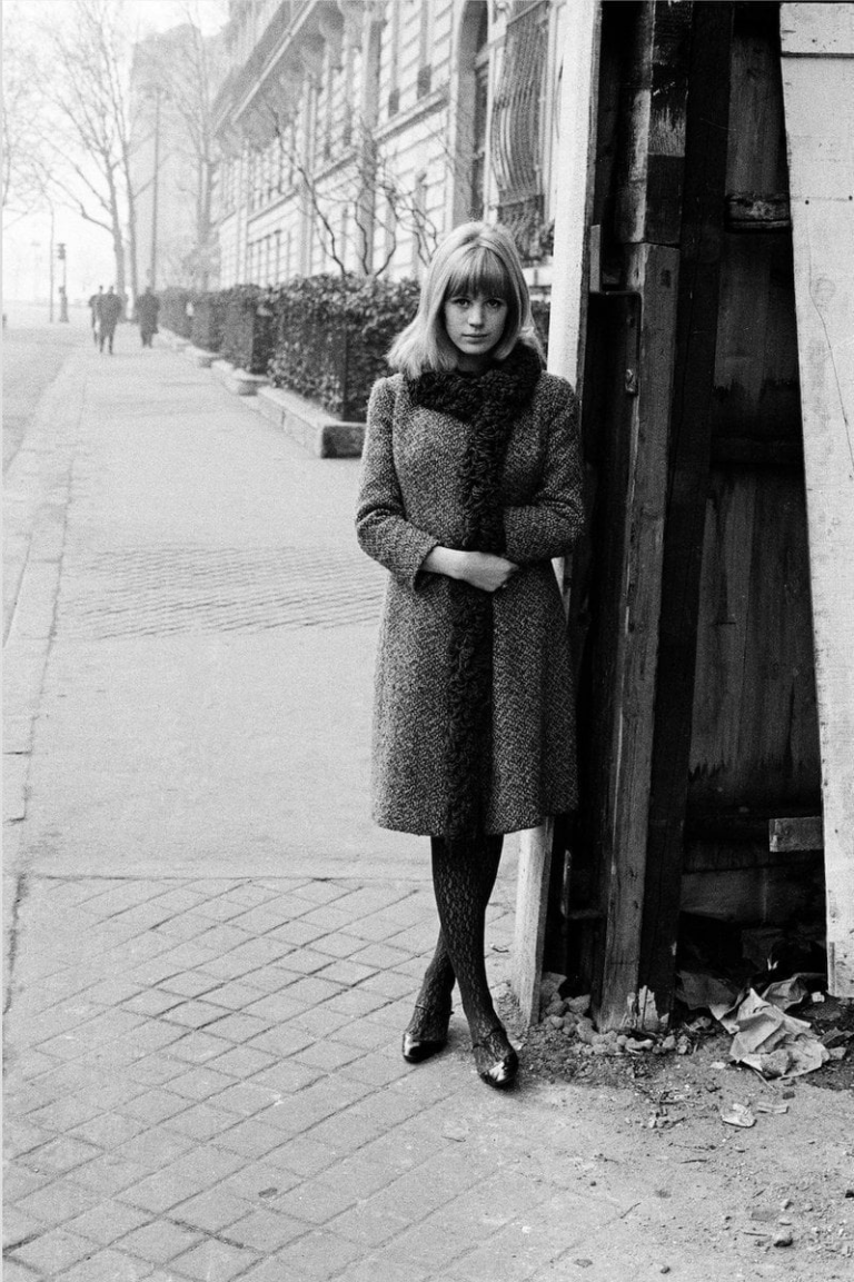 Marianne-Faithfull-by-photographer-Roger-Kasparian-Avenue-Montaigne-Paris-1963