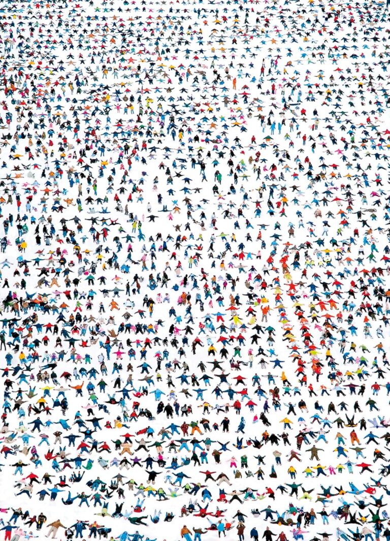 Aerial-Photo-of-Nine-Thousand-People-Breaking-the-World-Record-for-the-Most-Snow-Angels-in-History-Bismarck-North-Dakota-2007