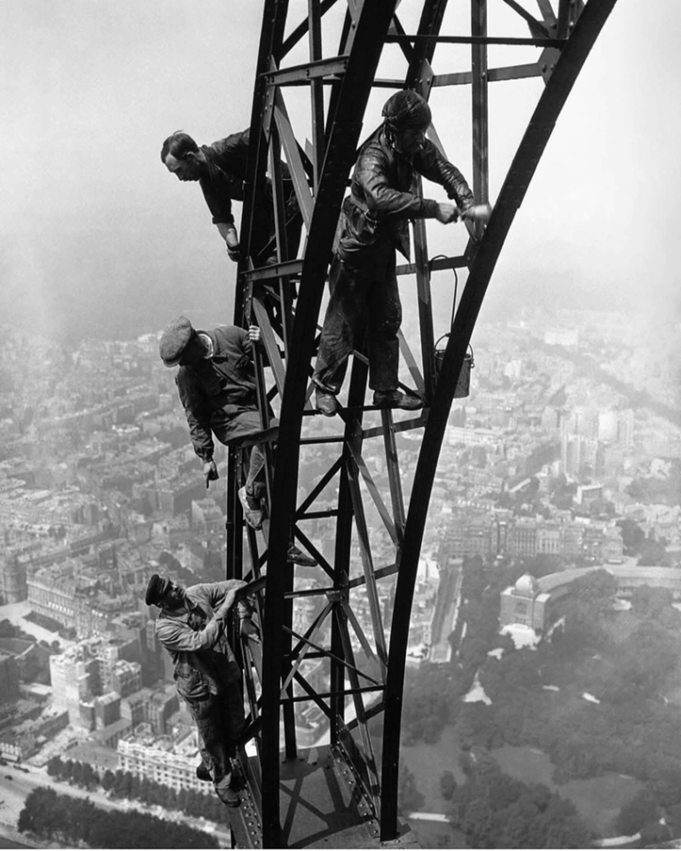 Repainting-the-Eiffel-Tower-1924