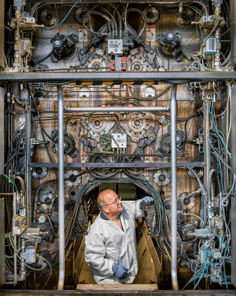 The-inside-of-a-printing-press